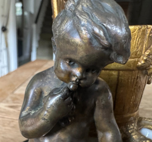 Bronze Inkwell signed Louis Kley. (1833 - 1911) Cherub reposant sur la vendange