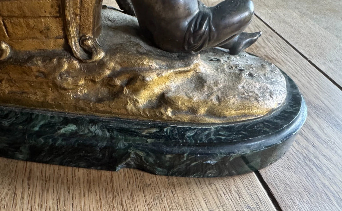 Bronze Inkwell signed Louis Kley. (1833 - 1911) Cherub reposant sur la vendange